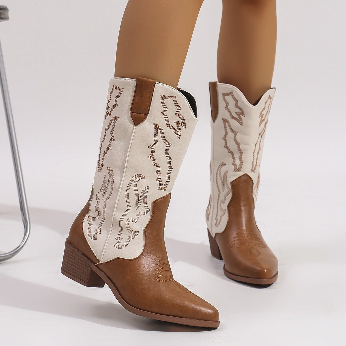 Bottes de cowboy western brodées à talon carré