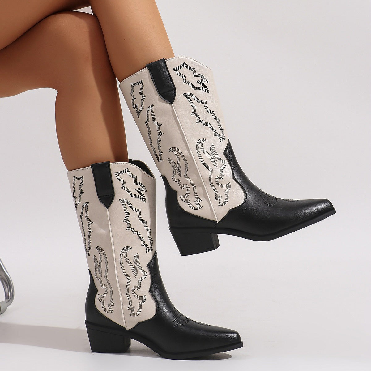 Bottes de cowboy western brodées à talon carré